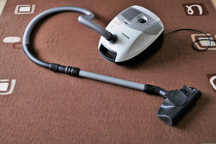 can a vacuum cleaner explode (featured image)